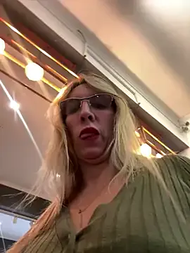 Lovebirdss – webcam model profile photo Image 14