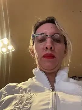 Lovebirdss – webcam model profile photo Image 5