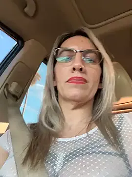 Lovebirdss – webcam model profile photo Image 9