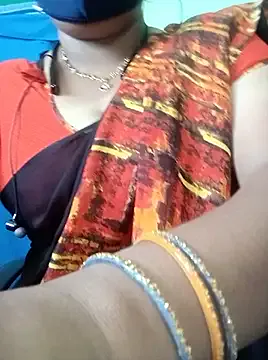 EmiliaCatalina – webcam model profile photo Image 3