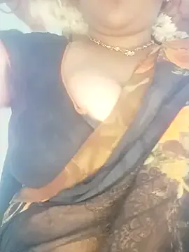 EmiliaCatalina – webcam model profile photo Image 7