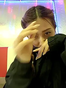 AmiLewis – webcam model profile photo Image 2