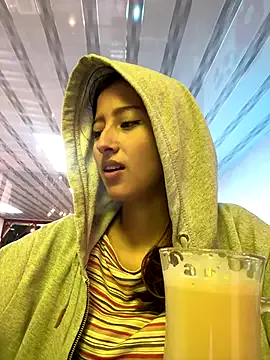 AmiLewis – webcam model profile photo Image 5