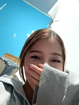 AmiLewis – webcam model profile photo Image 6