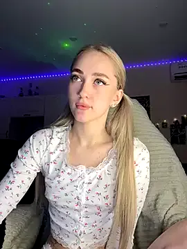 alana15 – webcam model profile photo Image 6