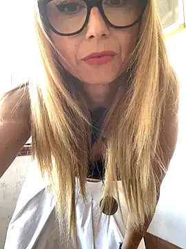 husa_Malikaa – webcam model profile photo Image 19