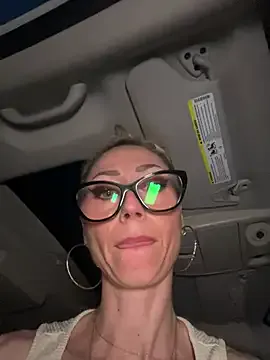 husa_Malikaa – webcam model profile photo Image 2