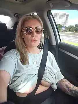 Love_Girl19 – webcam model profile photo Image 4