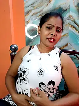 STRIP_GLOW – webcam model profile photo Image 10