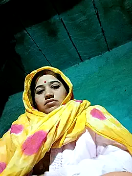 EmiliaCatalina – webcam model profile photo Image 12