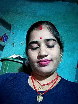 EmiliaCatalina – webcam model profile photo Image 2