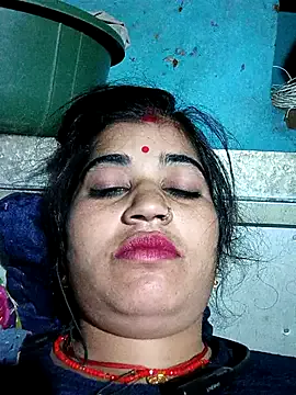 EmiliaCatalina – webcam model profile photo Image 3