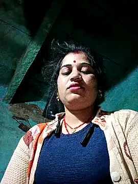 EmiliaCatalina – webcam model profile photo Image 4