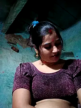 EmiliaCatalina – webcam model profile photo Image 8