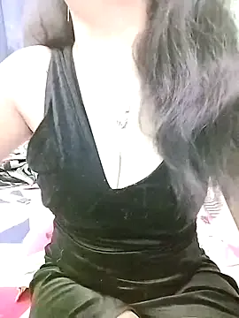 Alirawrz – webcam model profile photo Image 2