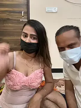 LT-333 – webcam model profile photo Image 4