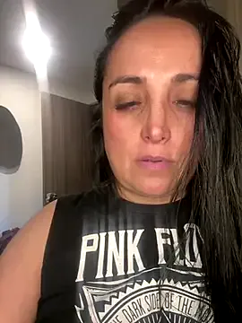 Alina_Vibe_Me – webcam model profile photo Image 3