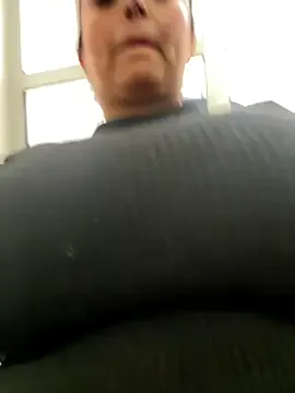 Alina_Vibe_Me – webcam model profile photo Image 5