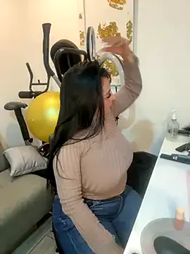 Alina_Vibe_Me – webcam model profile photo Image 6