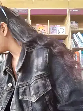 RoyalVibeXO – webcam model profile photo Image 5