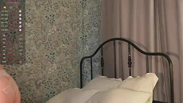 seraphine23 – webcam model profile photo Image 2