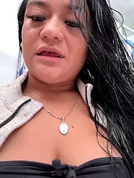 Isabella_Varella – webcam model profile photo Image 12