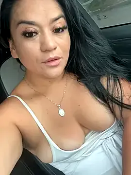 Isabella_Varella – webcam model profile photo Image 3