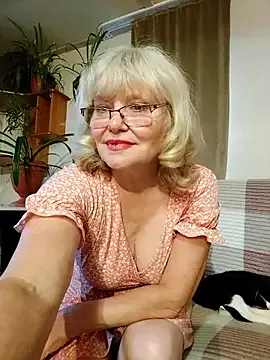 Queensophie_m – webcam model profile photo Image 8