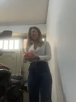 Jellycute – webcam model profile photo Image 11