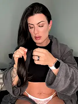 Zuli_Kiska – webcam model profile photo Image 4