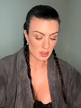 Zuli_Kiska – webcam model profile photo Image 5