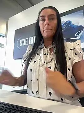 husa_Malikaa – webcam model profile photo Image 13