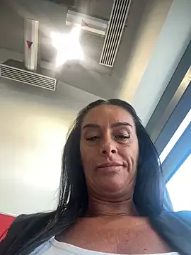 husa_Malikaa – webcam model profile photo Image 4