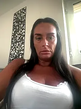 husa_Malikaa – webcam model profile photo Image 5