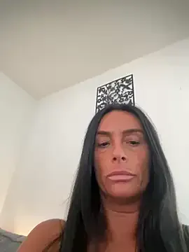 husa_Malikaa – webcam model profile photo Image 9