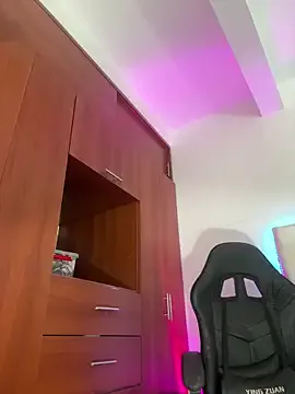 anli5 – webcam model profile photo Image 14