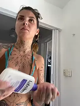 bustytemptress1 – webcam model profile photo Image 12