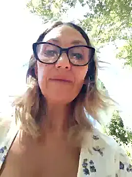 mon1_day – webcam model profile photo Image 5