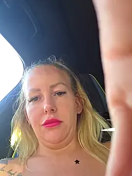 vivid_girls – webcam model profile photo Image 3