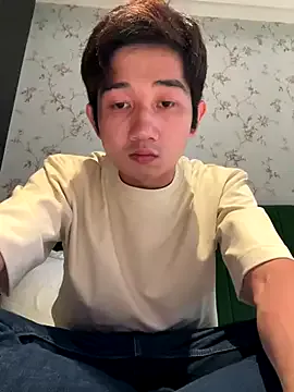 EmaSalis – webcam model profile photo Image 4