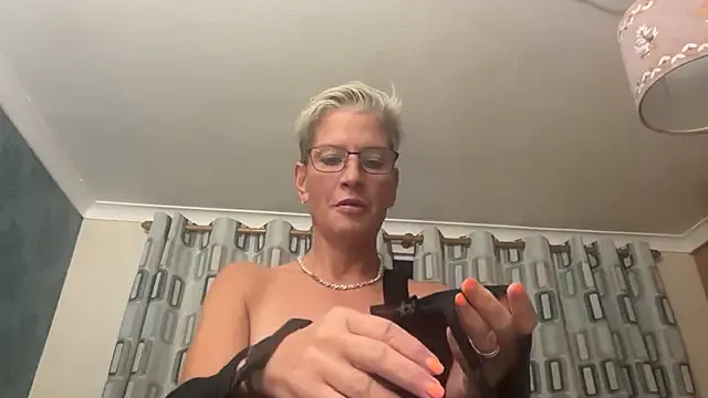 fit_vic – webcam model profile photo Image 17