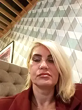 husa_Malikaa – webcam model profile photo Image 8