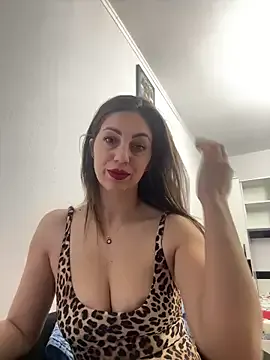 TastyTiffy – webcam model profile photo Image 11