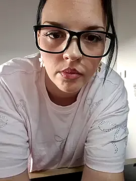 MondoNeko – webcam model profile photo Image 11