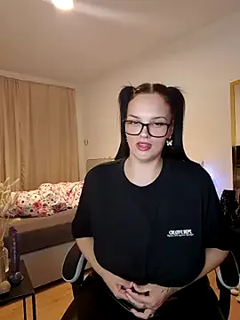 MondoNeko – webcam model profile photo Image 12