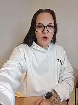 MondoNeko – webcam model profile photo Image 3