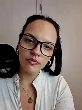 MondoNeko – webcam model profile photo Image 7