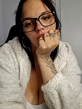 MondoNeko – webcam model profile photo Image 8