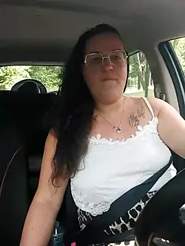 YoungSquad – webcam model profile photo Image 4