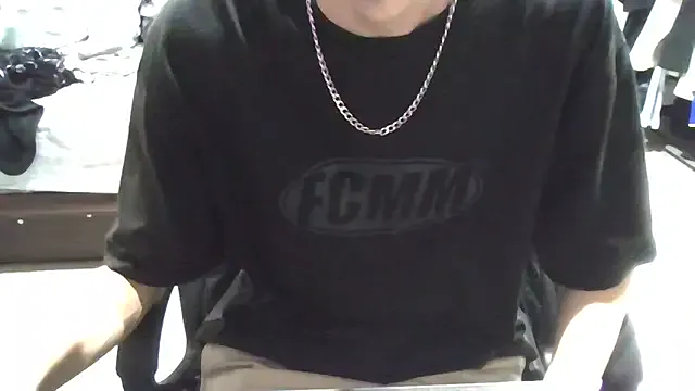 LT-333 – webcam model profile photo Image 4